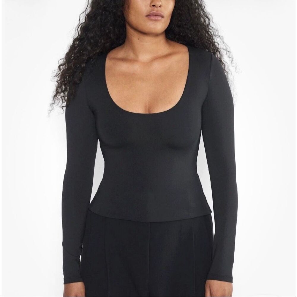 Aritzia contour Scoop Neck Long Sleeve Stretch Top Black womens S NEW